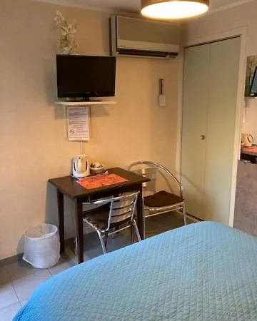 Logis Relais De Frejeroques 2*