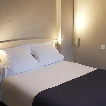 Relais De Frejeroques 2*