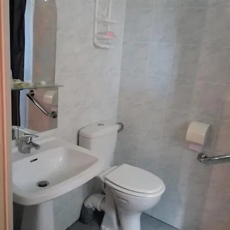 Logis Relais De Frejeroques 2*