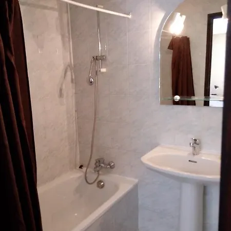 Logis Relais De Frejeroques Foissac (Aveyron)