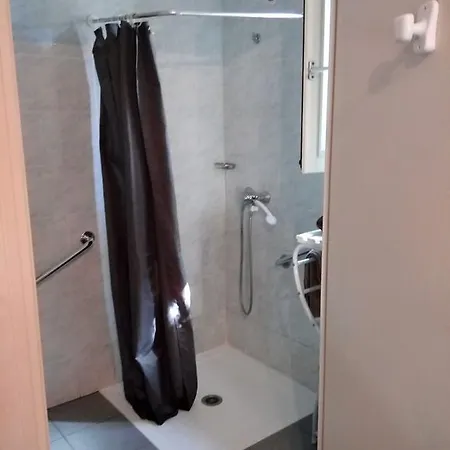 Relais De Frejeroques 2*