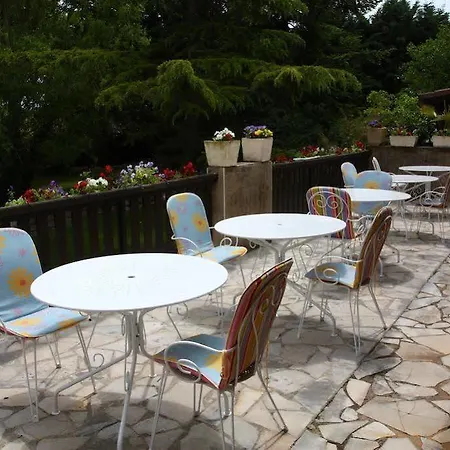 Logis Relais De Frejeroques 2*