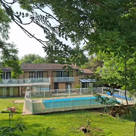 Relais De Frejeroques Foissac (Aveyron)