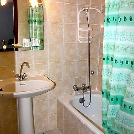 Отель Relais De Frejeroques 2*