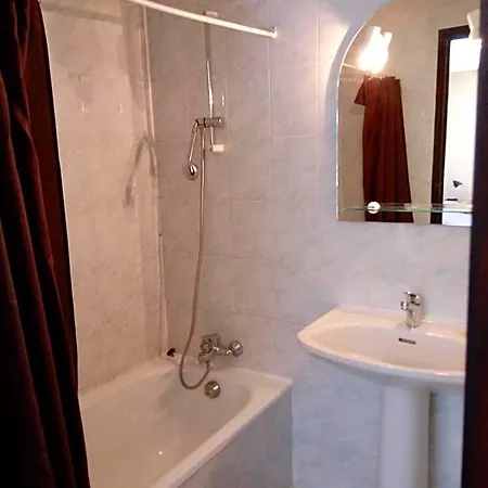 Relais De Frejeroques Foissac (Aveyron)