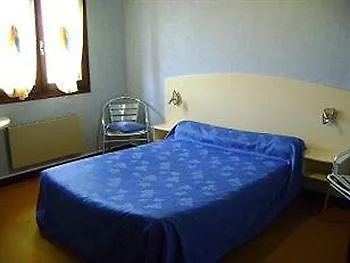 Relais De Frejeroques Otel Foissac (Aveyron)